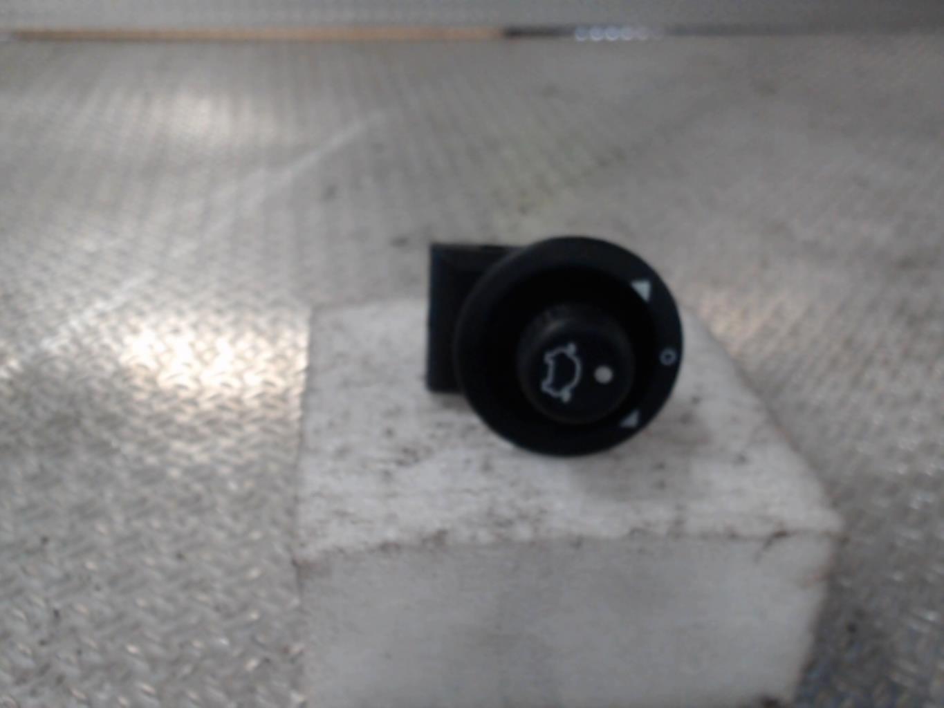 Commande retroviseurs FORD FIESTA 6 PHASE 1 Diesel - 1