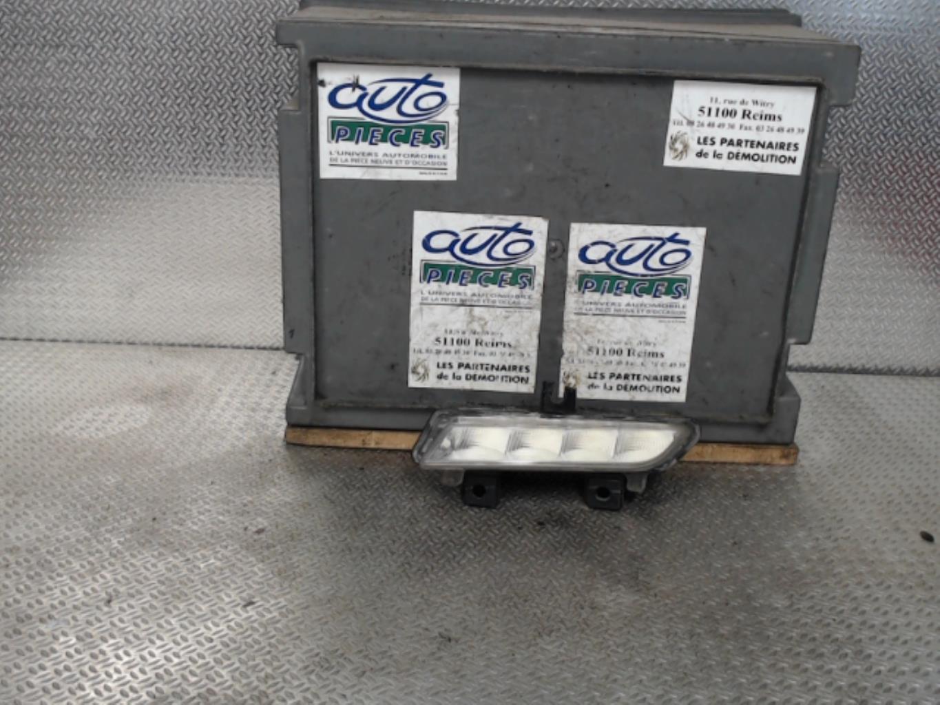 Feu diurne avant gauche RENAULT CLIO 4 PHASE 1 Diesel - 1