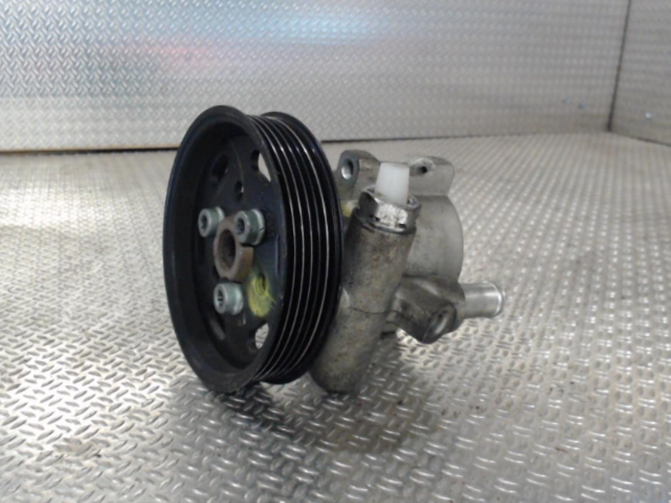 Pompe de direction VOLKSWAGEN GOLF 4 Essence - 1