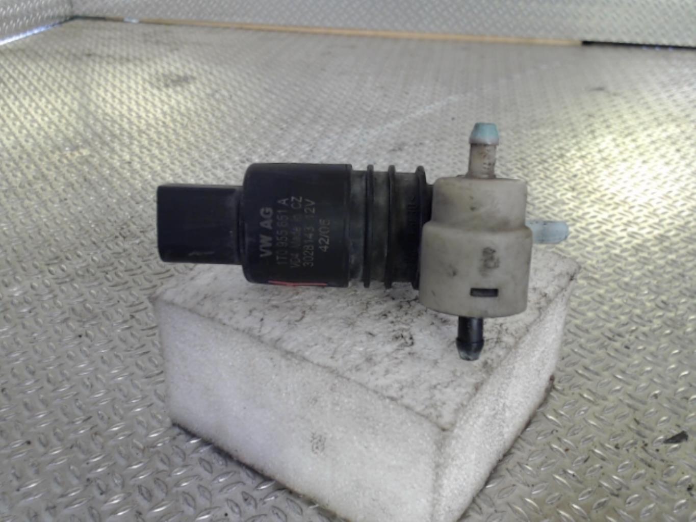 Pompe lave glace avant AUDI A4 2 AVANT PHASE 2 BREAK Diesel - 1
