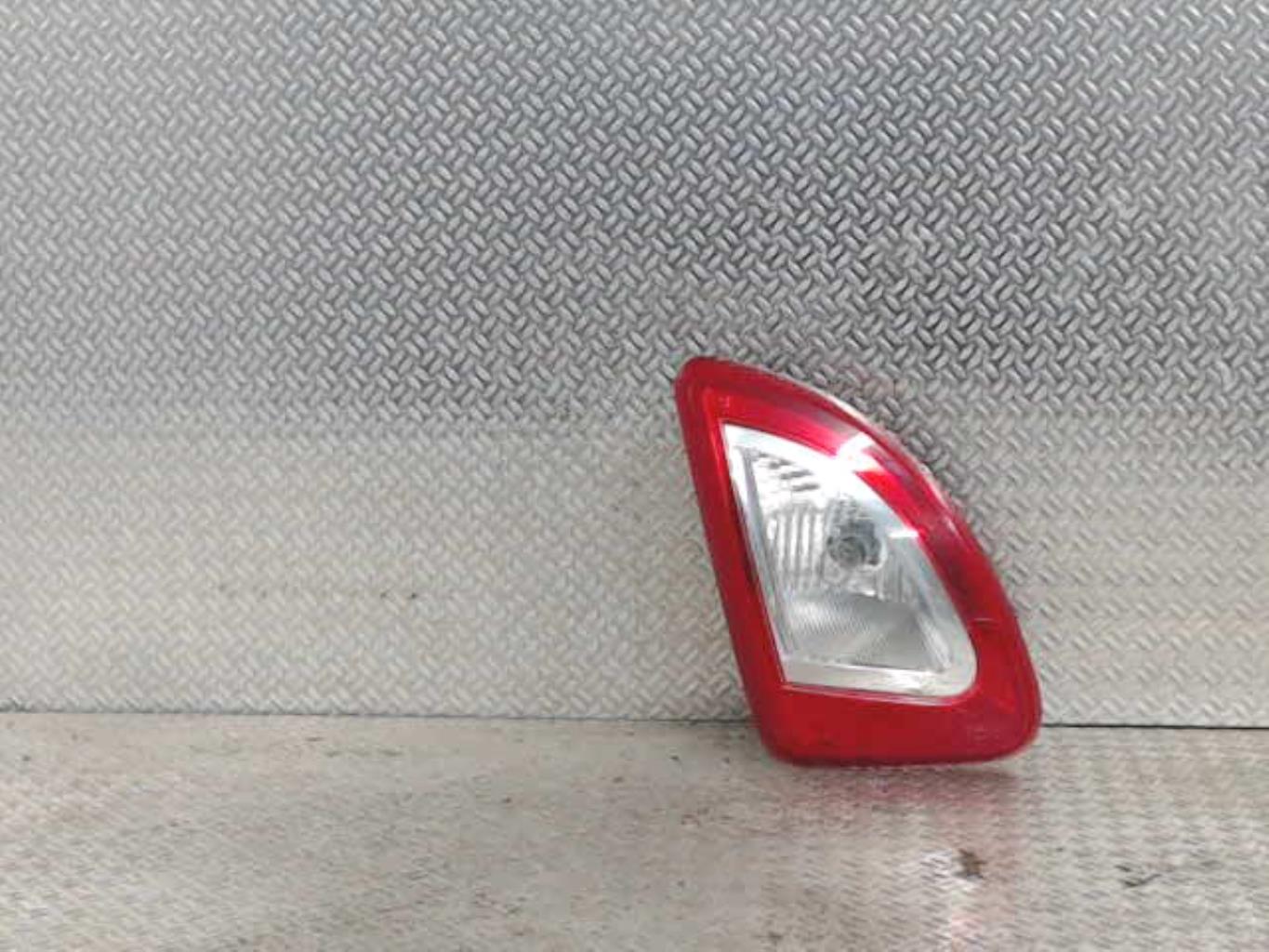 Feu arriere secondaire gauche (feux) RENAULT TWINGO 2 PHASE 2 Essence - 1