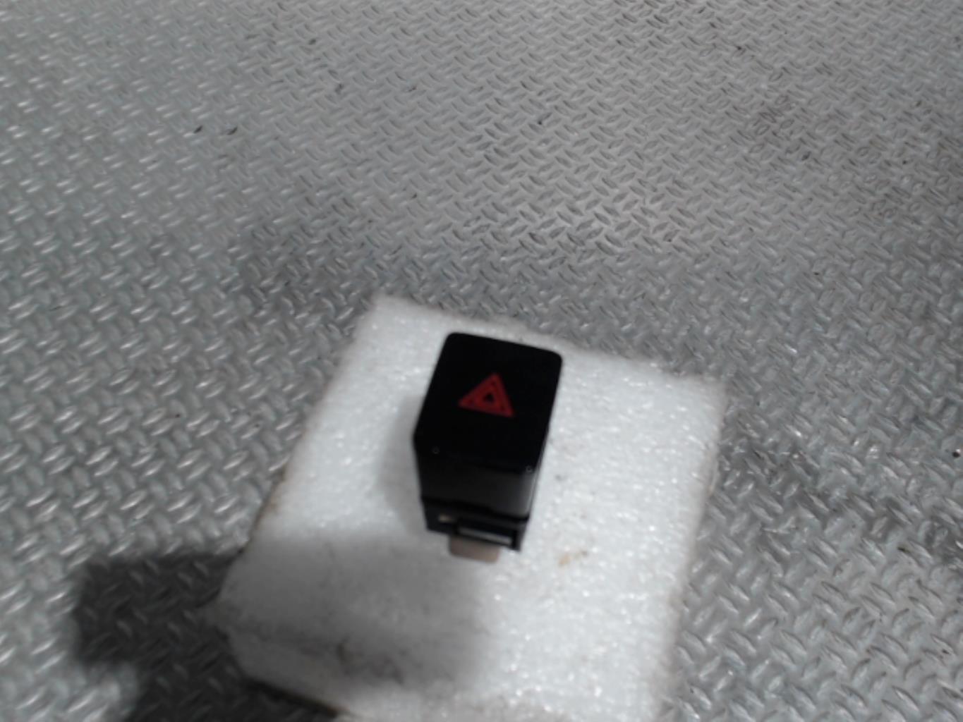 Bouton de warning NISSAN NOTE 2 Diesel - 1