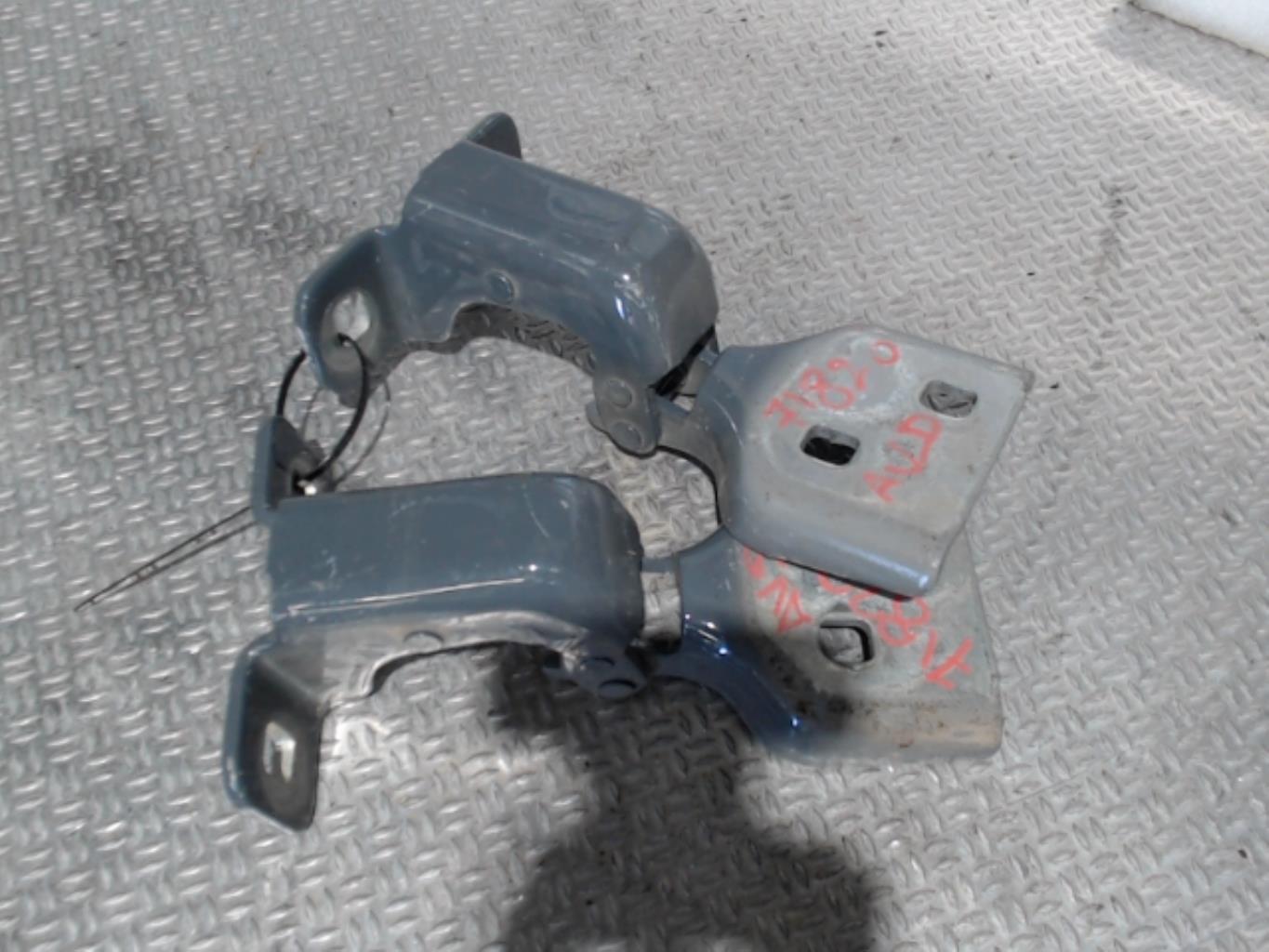 Charniere de porte avant droit RENAULT MASTER 3 Diesel - 1