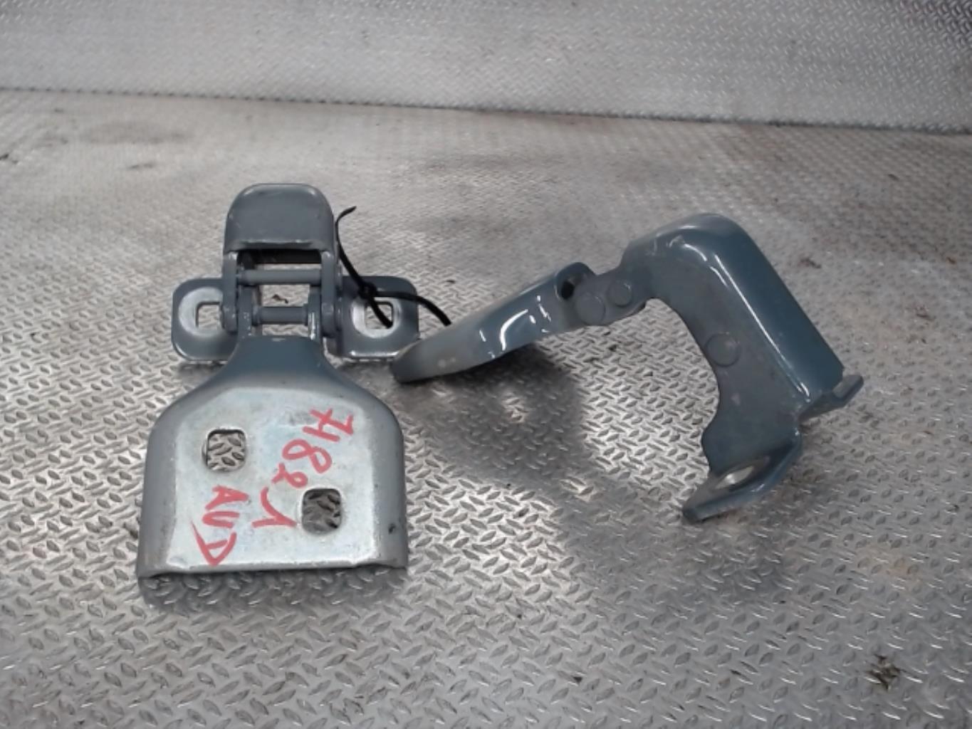Charniere de porte avant droit RENAULT MASTER 3 Diesel - 1