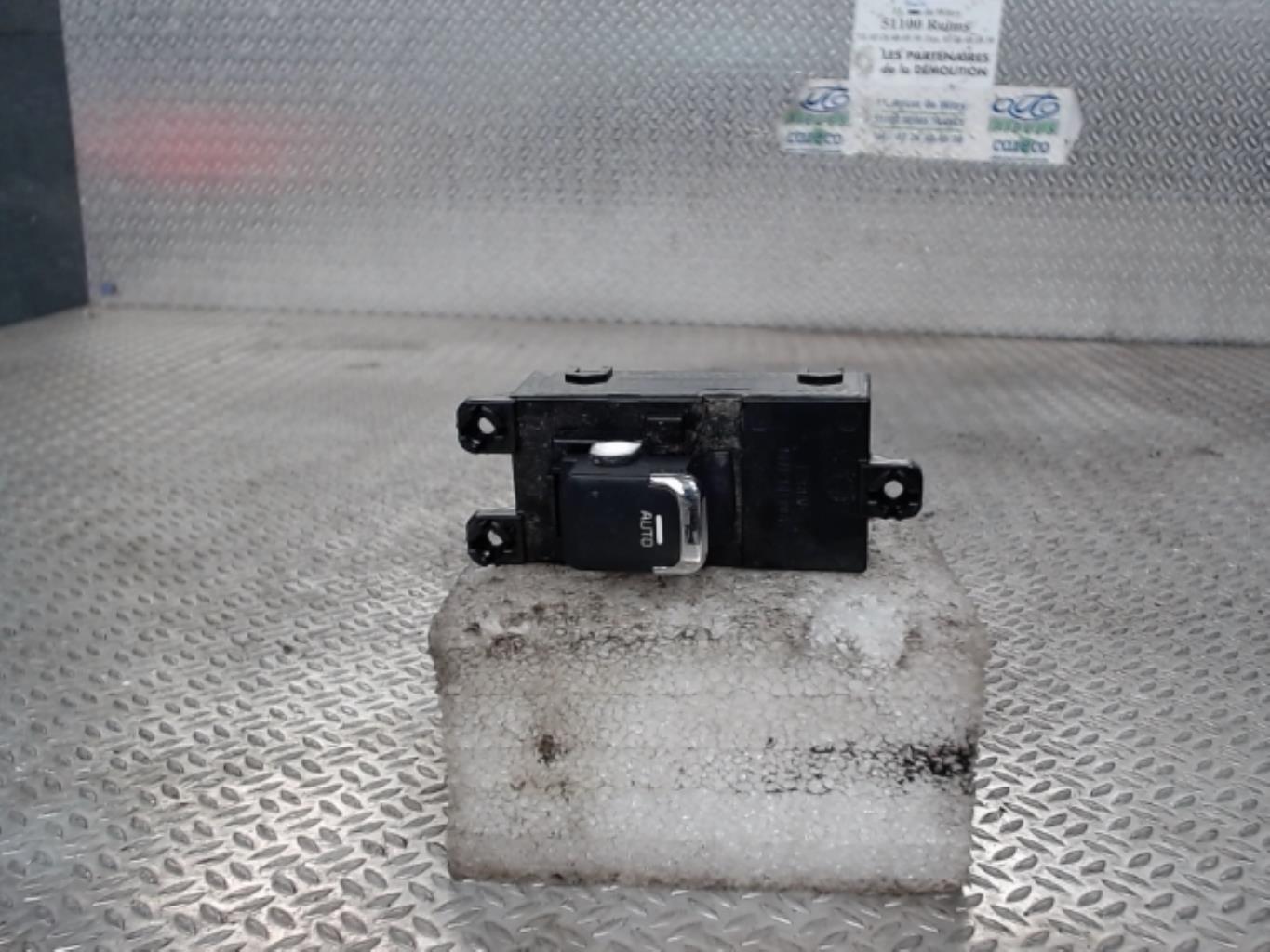 Interrupteur de leve vitre avant droit KIA CEE-D 2 PHASE 2 Diesel - 1
