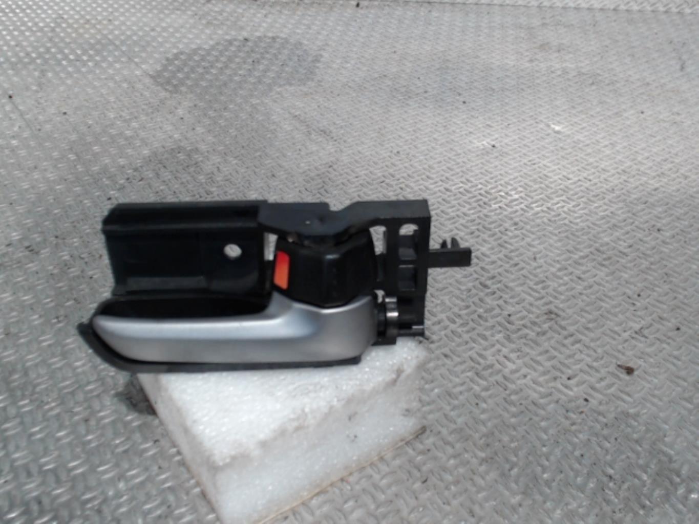 Poignee interieur avant droit OPEL AGILA B Essence - 1