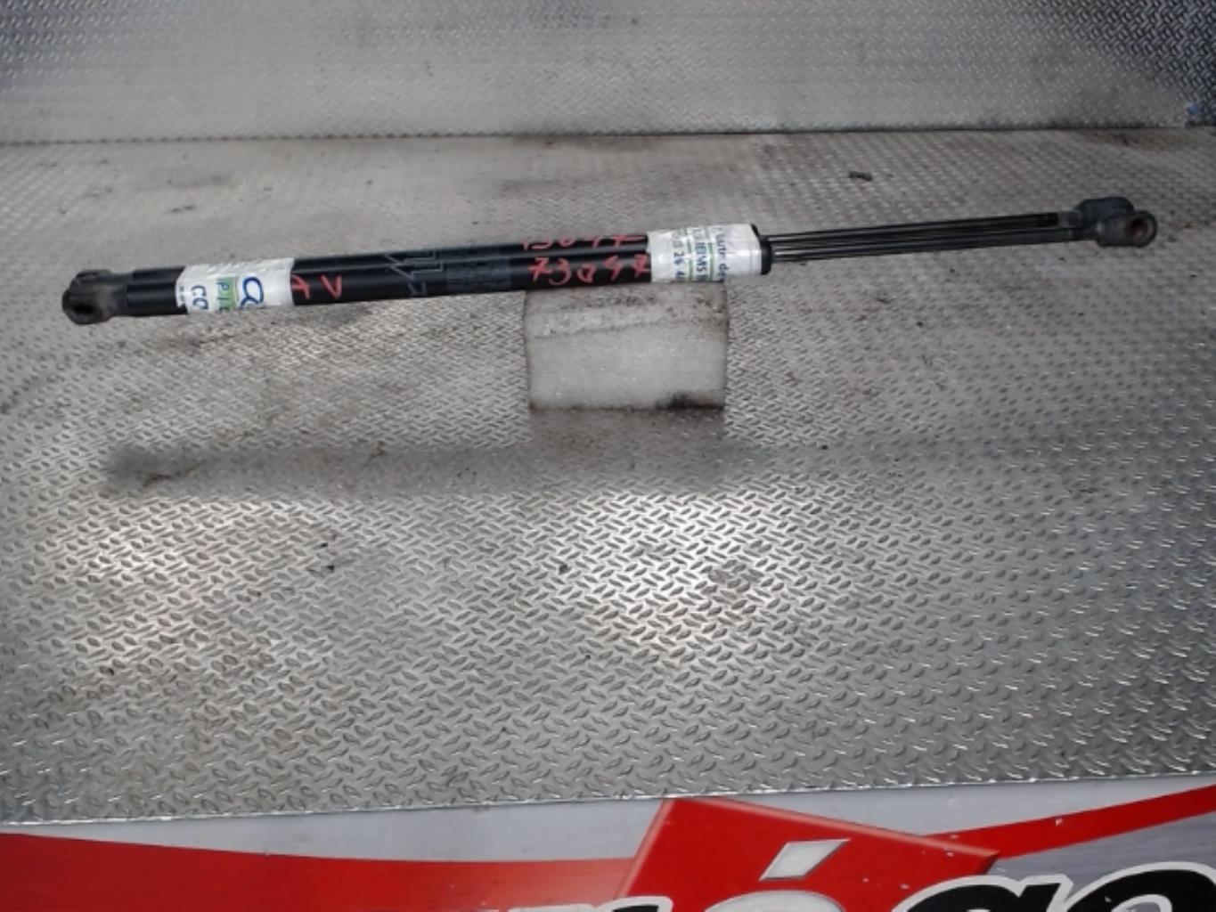Verin de capot TOYOTA COROLLA VERSO 2 PHASE 2 Diesel - 1