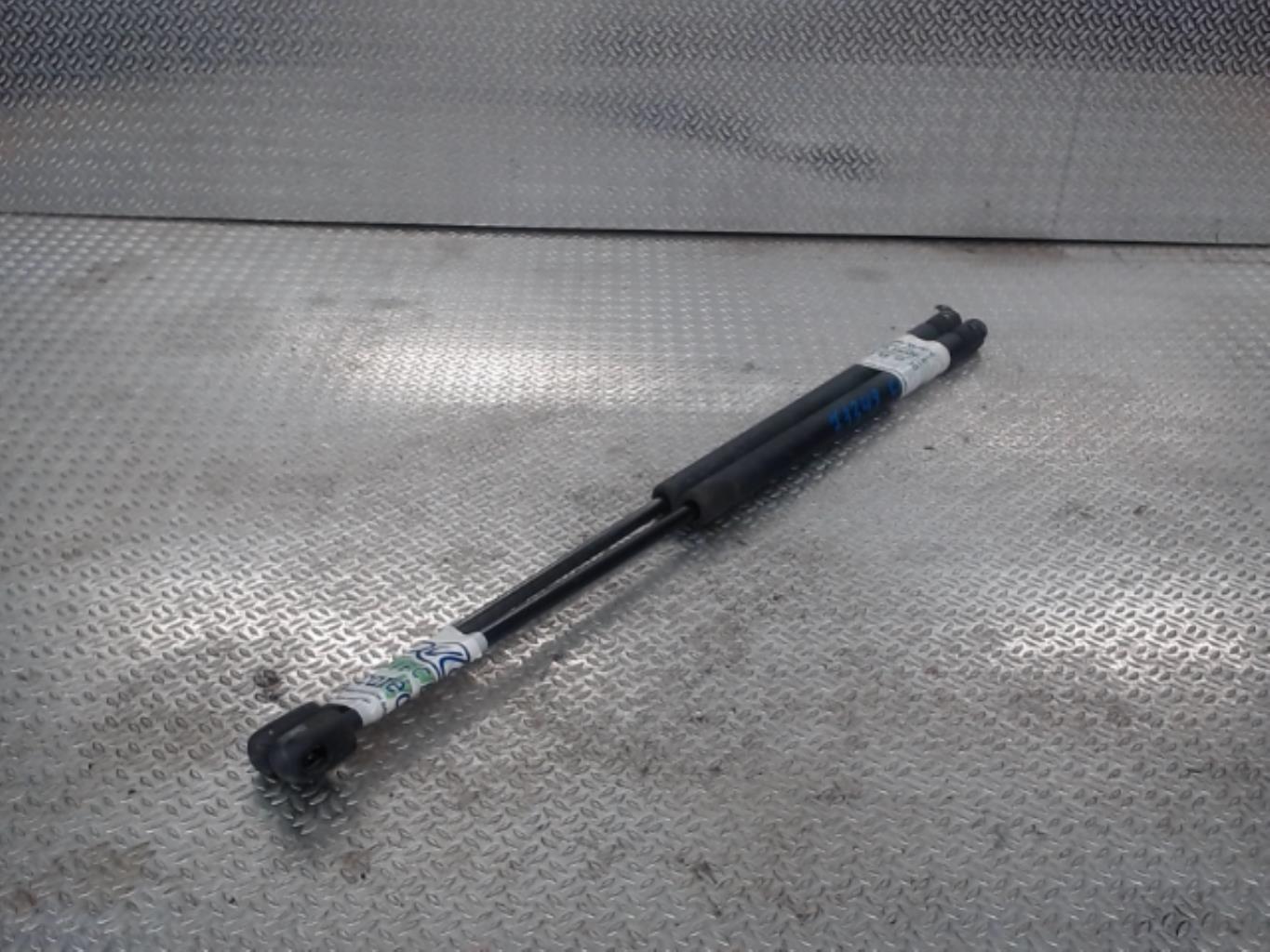 Verin de coffre HONDA CIVIC 7 PHASE 1 Essence - 1