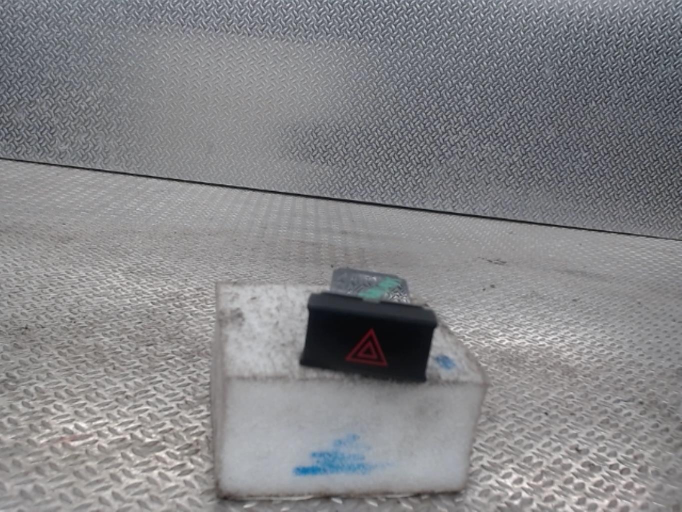 Bouton de warning HYUNDAI SANTA FE 2 PHASE 1 Diesel - 1