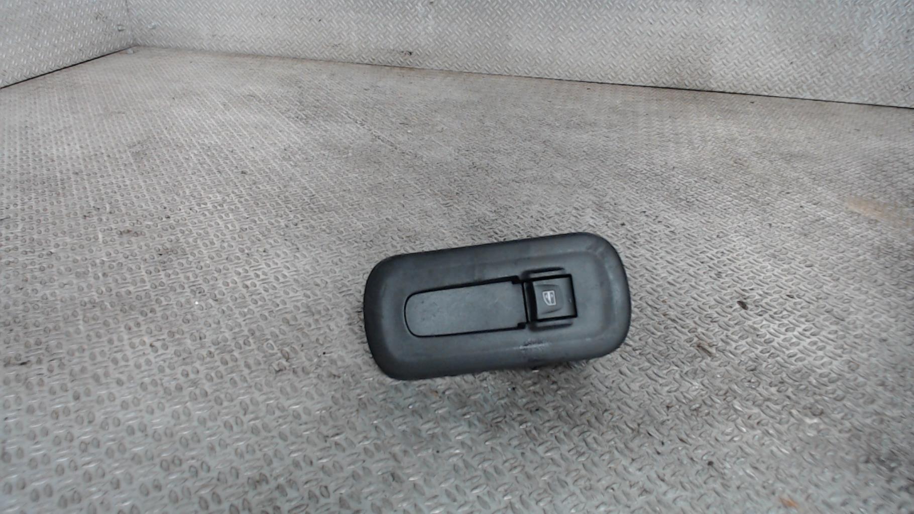 Interrupteur de leve vitre avant droit RENAULT MASTER 3 Diesel - 1