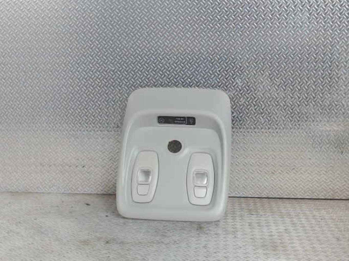 Eclairage de plafonnier RENAULT CLIO 4 PHASE 2 Essence - 1