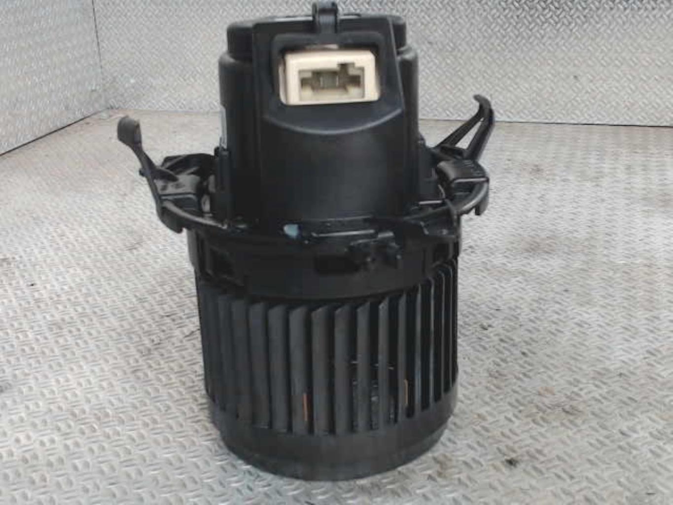Pulseur d'air RENAULT CLIO 4 PHASE 2 Essence - 1