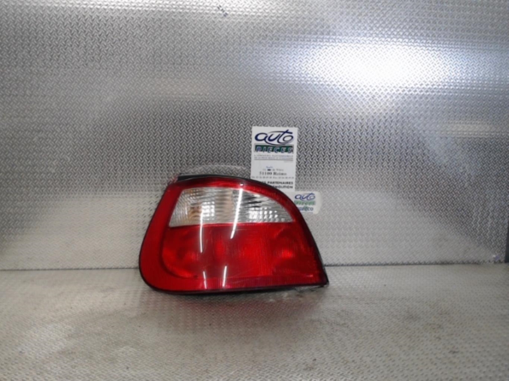 Feu arriere secondaire gauche (feux) RENAULT MEGANE 1 PHASE 2 Essence - 1