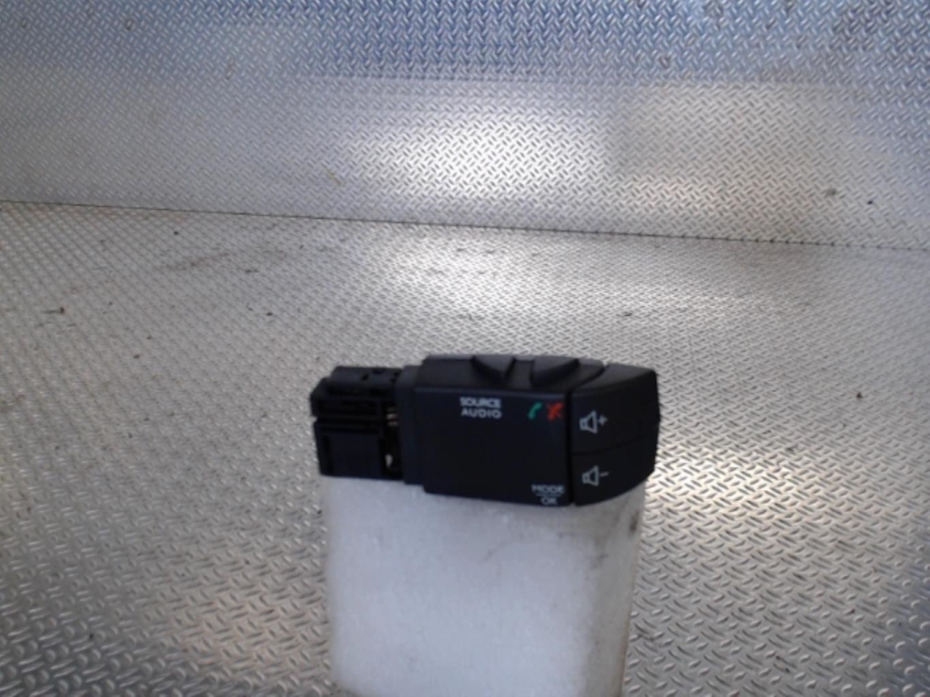 Commande autoradio RENAULT CAPTUR 1 Diesel - 1