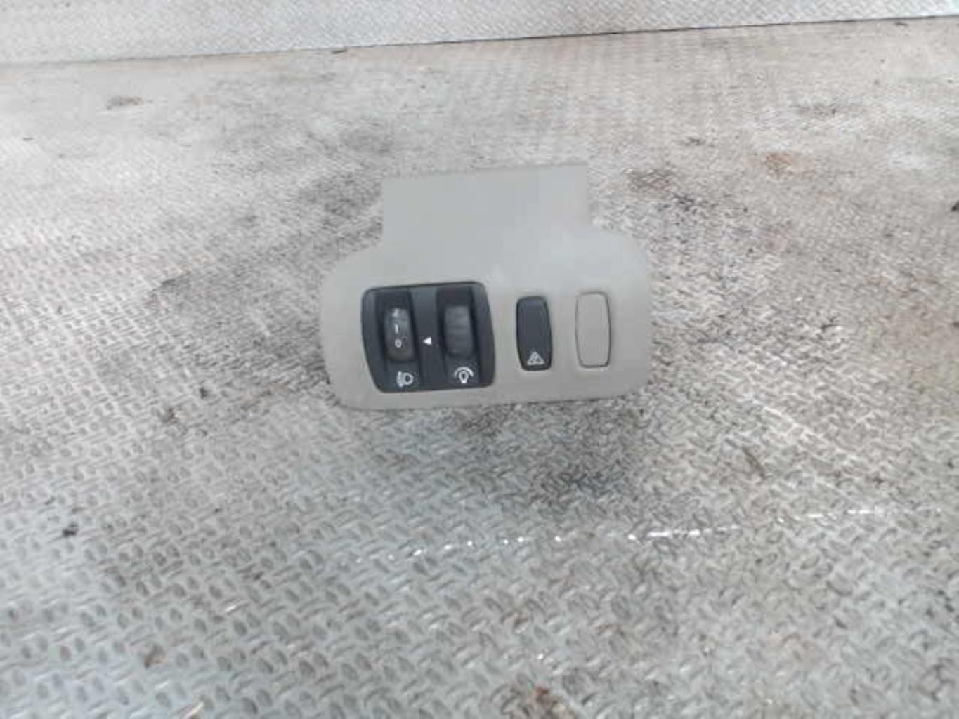 Commande de reglage hauteur de phare RENAULT SCENIC 2 PHASE 1 Diesel - 1