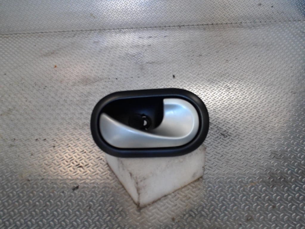 Poignee interieur avant droit RENAULT TWINGO 2 PHASE 1 Essence - 1