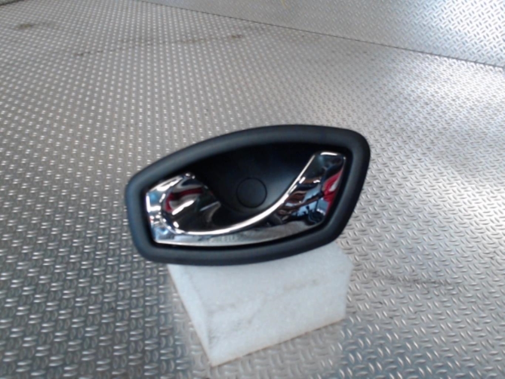 Poignee interieur avant gauche RENAULT CAPTUR 1 Diesel - 1