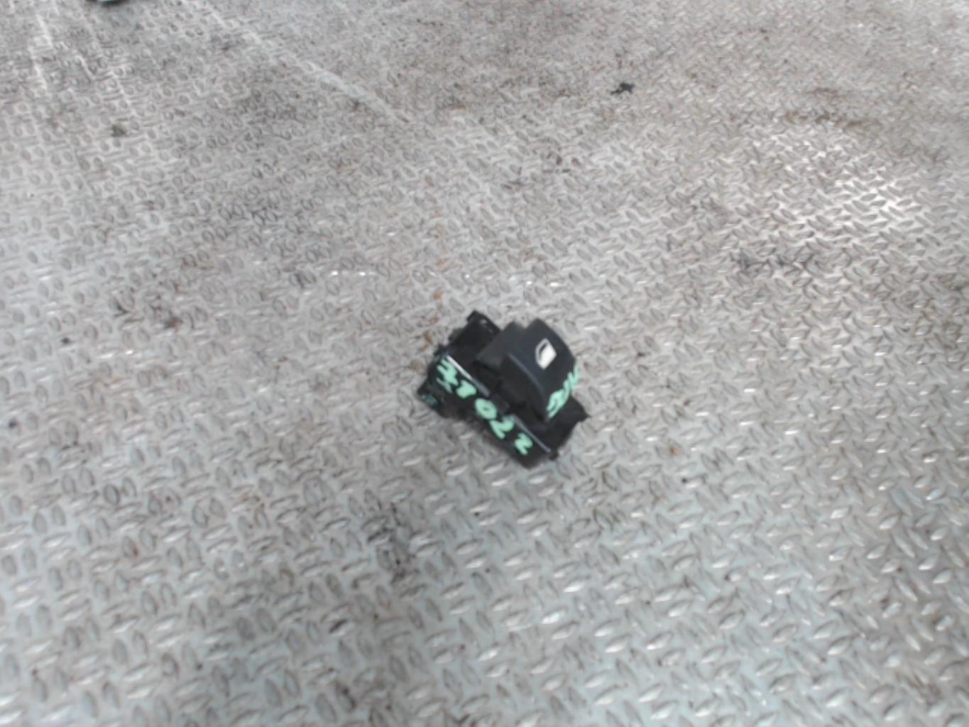 Bouton/Interrupteur CITROEN C4 1 PHASE 1 Essence - 1