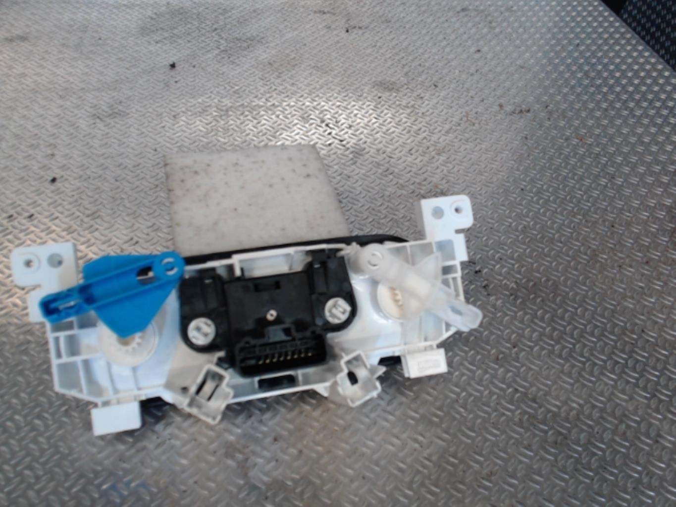 Commande chauffage NISSAN NV300  - 1