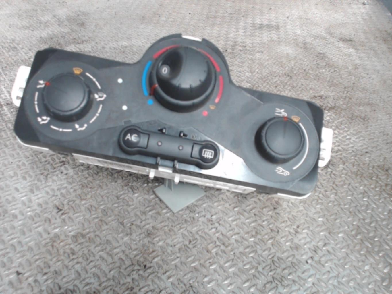 Commande chauffage RENAULT MODUS PHASE 2 Diesel - 1