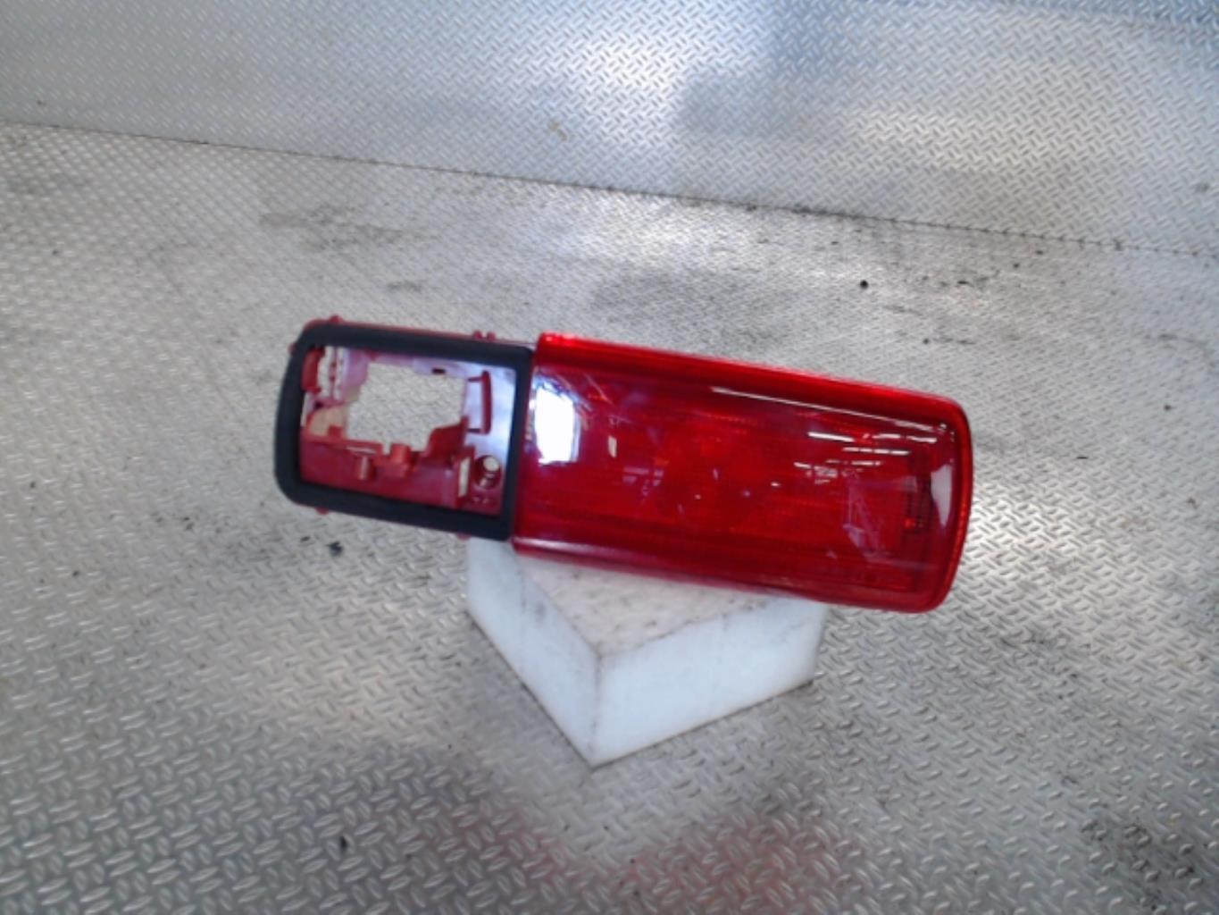 Feu arriere stop central NISSAN NV300  - 1