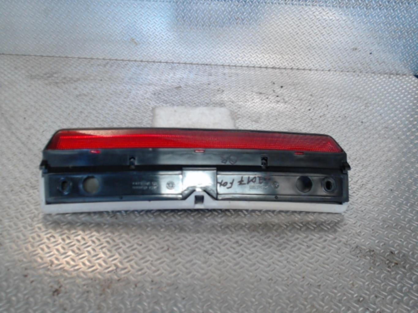 Feu arriere stop central VOLKSWAGEN FOX Essence - 1
