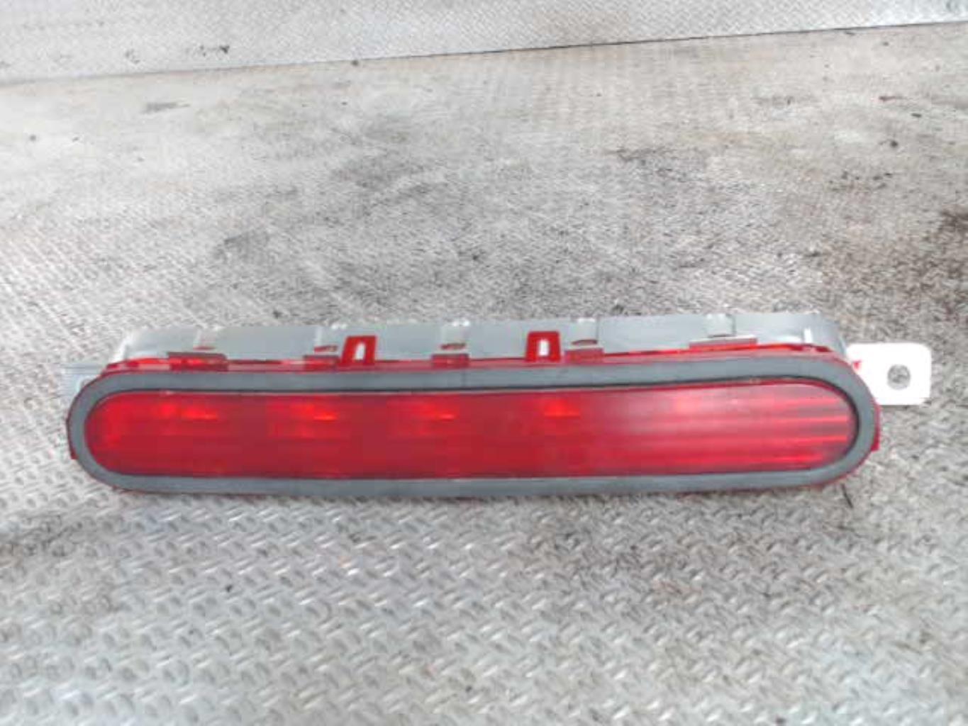 Feu arriere stop central TOYOTA COROLLA VERSO 2 PHASE 2 Diesel - 1
