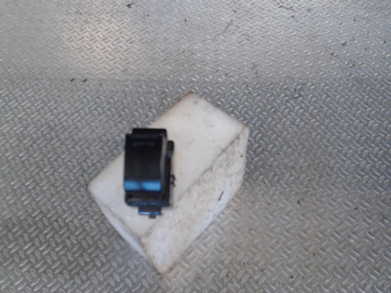 Interrupteur de leve vitre TOYOTA RAV4 2  - 1