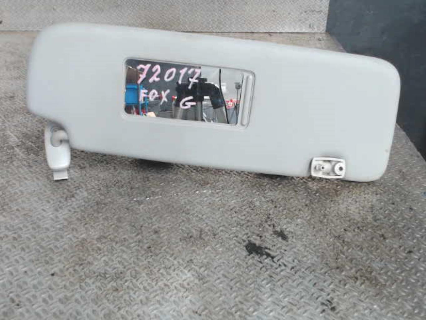 Pare soleil gauche VOLKSWAGEN FOX Essence - 1