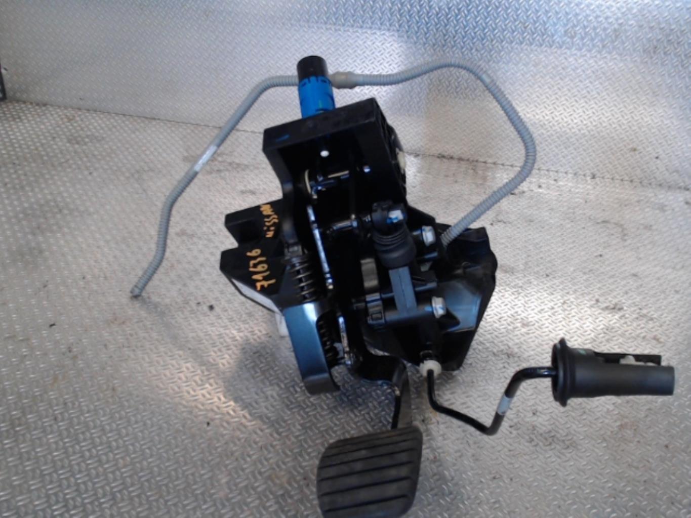 Pedale d'embrayage NISSAN NV300  - 1