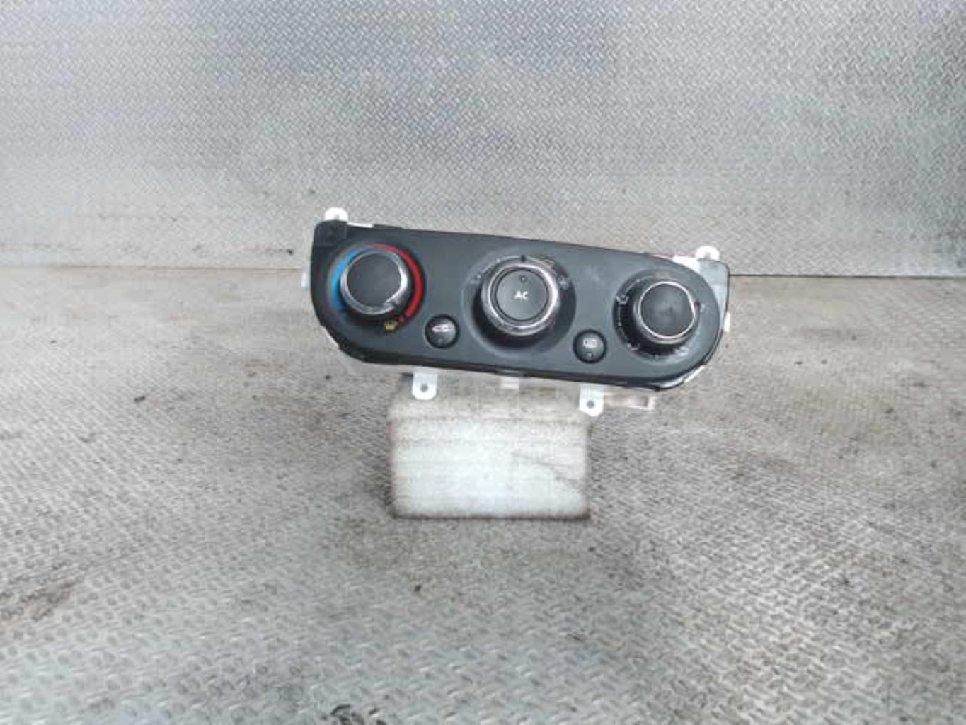 Commande chauffage RENAULT CLIO 4 PHASE 1 Diesel - 1