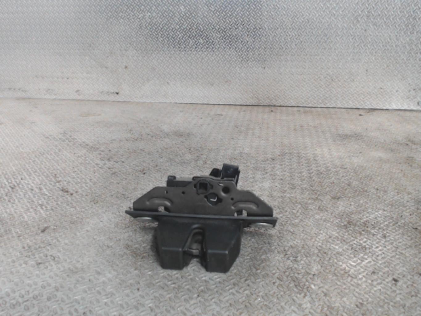 Fermeture centralisee coffre OPEL ASTRA J GTC Diesel - 1