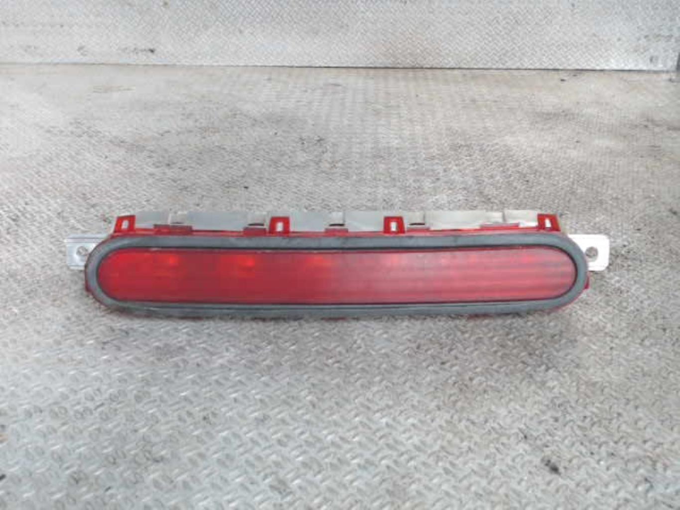Feu arriere stop central TOYOTA COROLLA VERSO 2 PHASE 2 Diesel - 1