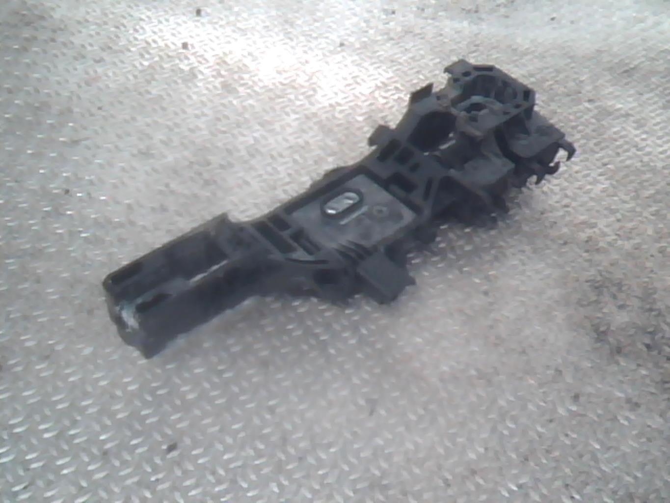 Support poignee porte avant gauche RENAULT MEGANE 2 PHASE 1 CABRIOLET Diesel - 1
