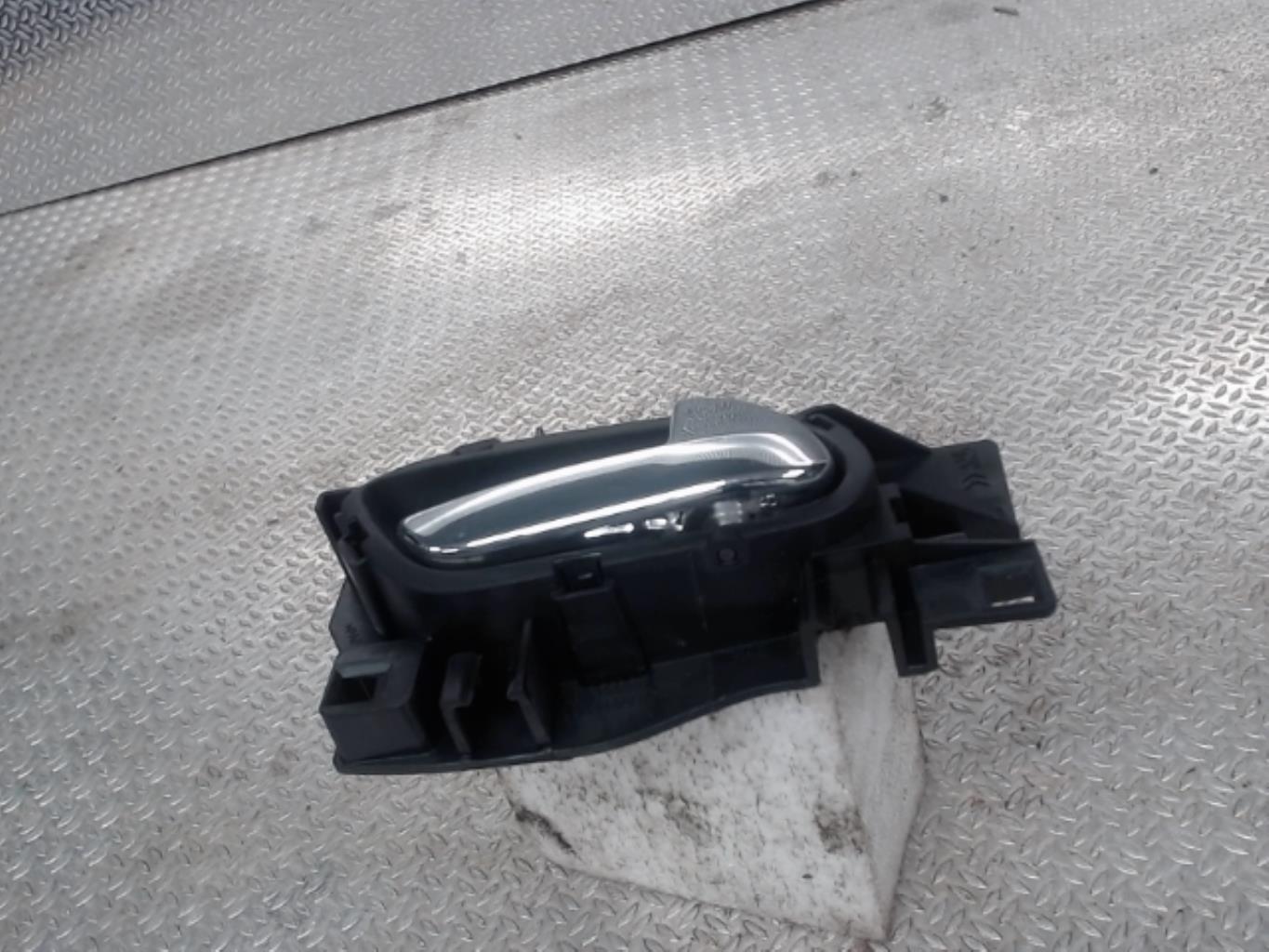 Poignee interieur arriere droit CITROEN C3 2 PHASE 1 Essence - 1