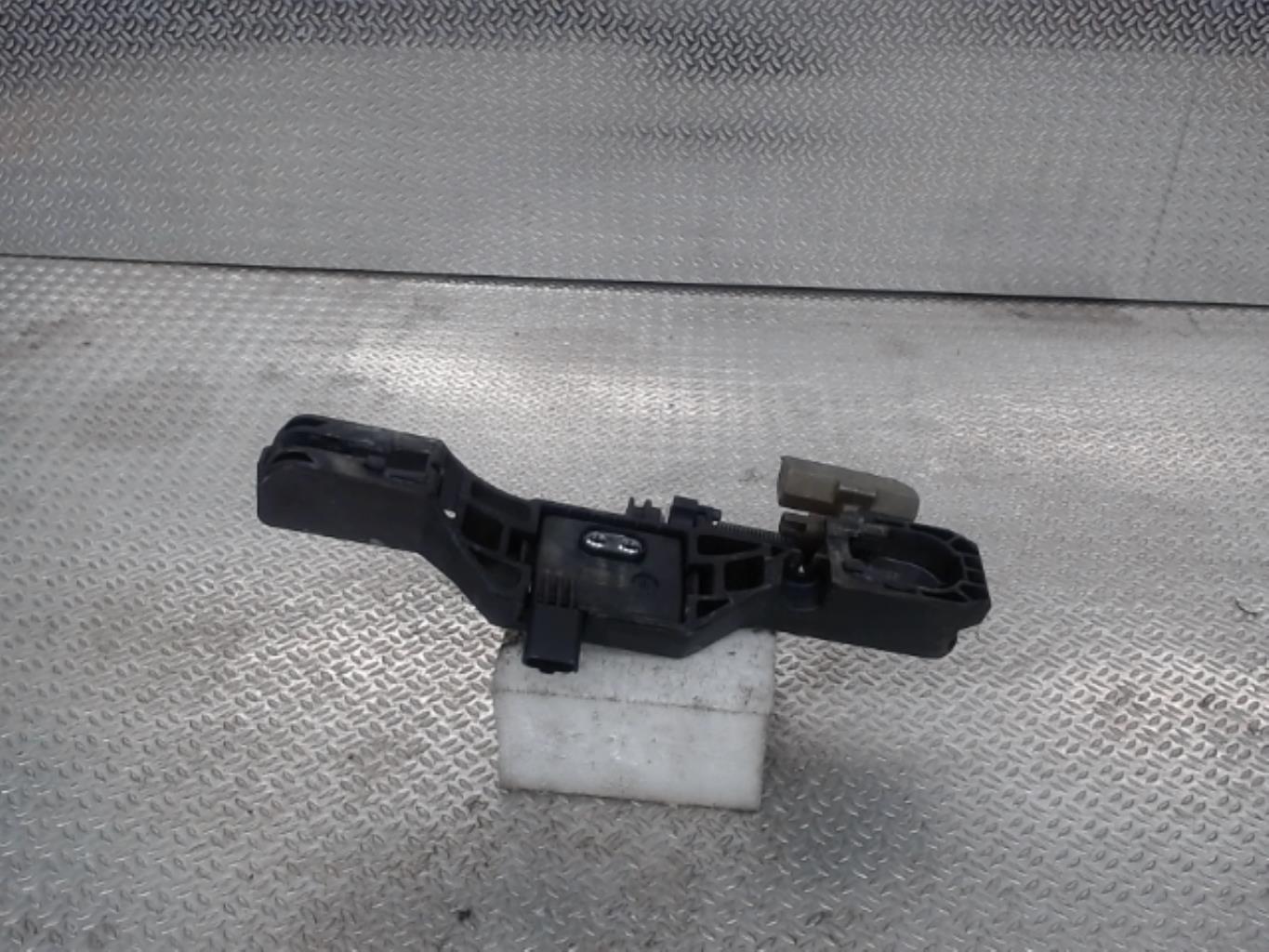 Support poignee porte arriere gauche RENAULT LAGUNA 2 PHASE 1 BREAK Essence - 1