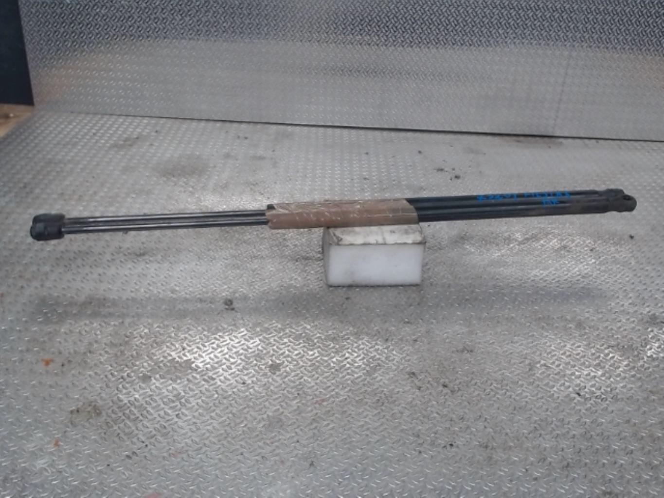 Verin de coffre FORD FIESTA 5 PHASE 2  - 1