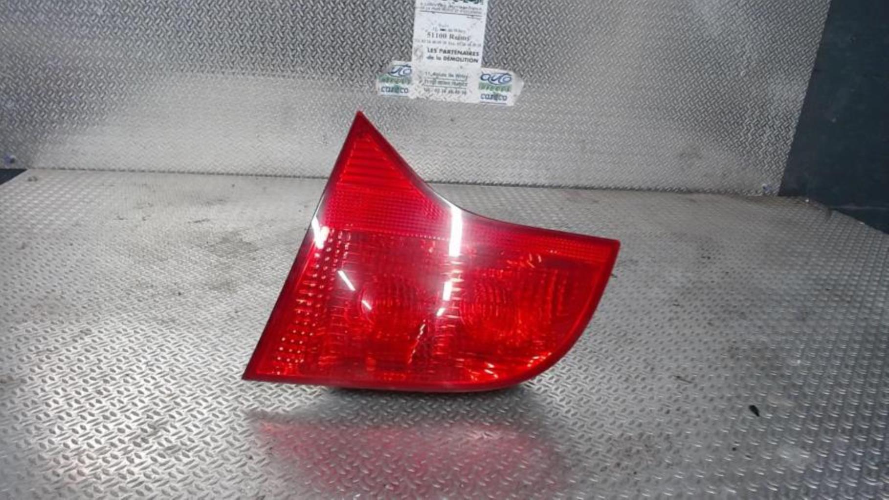 Feu arriere secondaire droit (feux) AUDI A4 2 AVANT PHASE 2 BREAK Diesel - 1