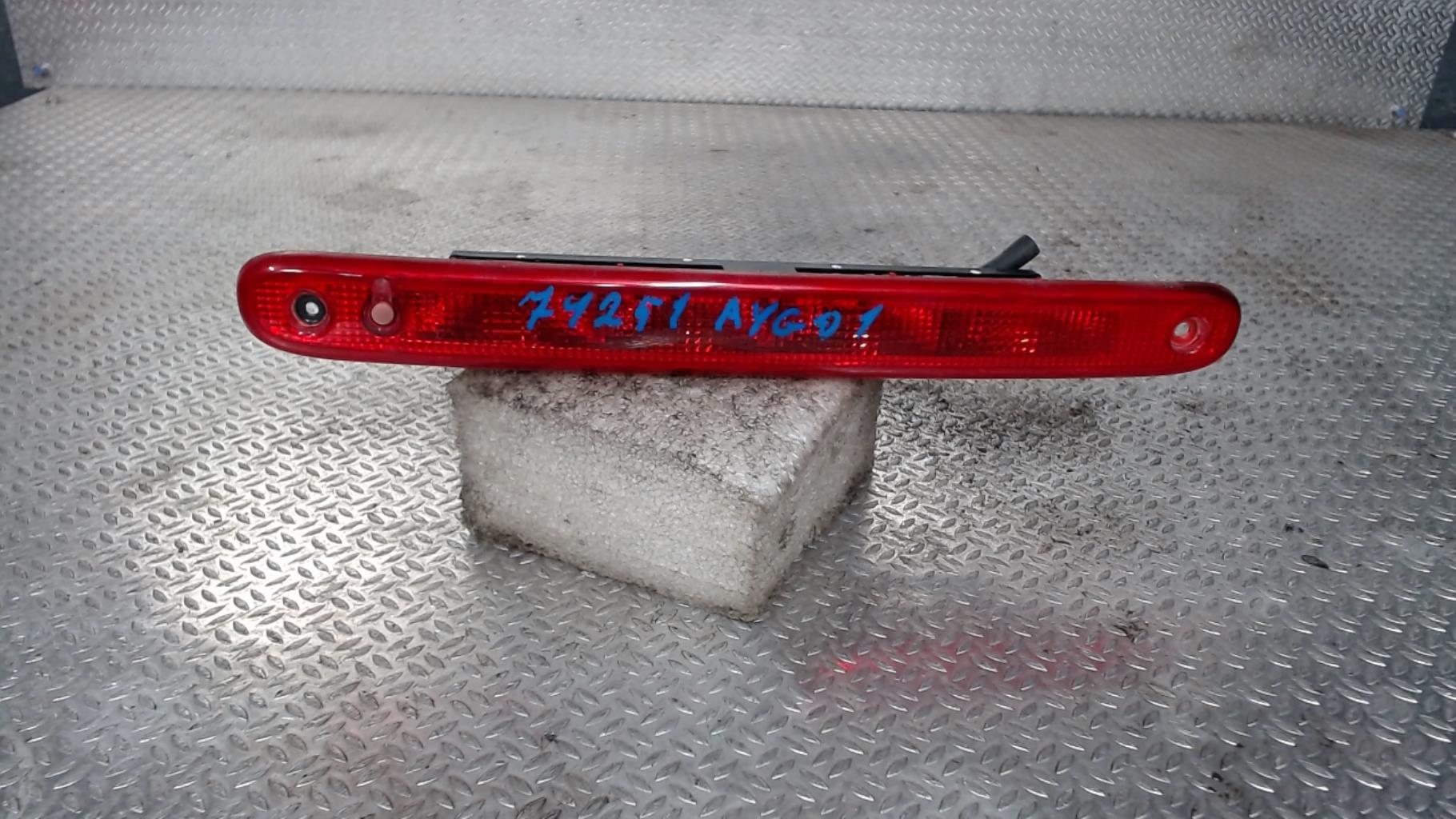 Feu arriere stop central TOYOTA AYGO 1 PHASE 2 Essence - 1