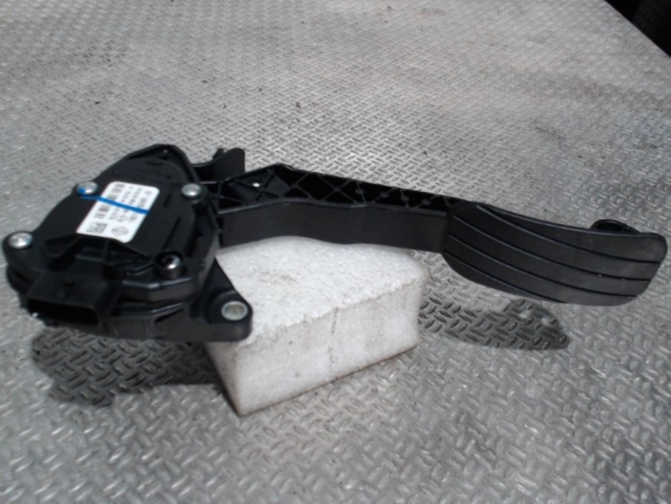 Potentiometre de pedale de gaz d'accelerateur RENAULT MASTER 3 PHASE 2 Diesel - 1