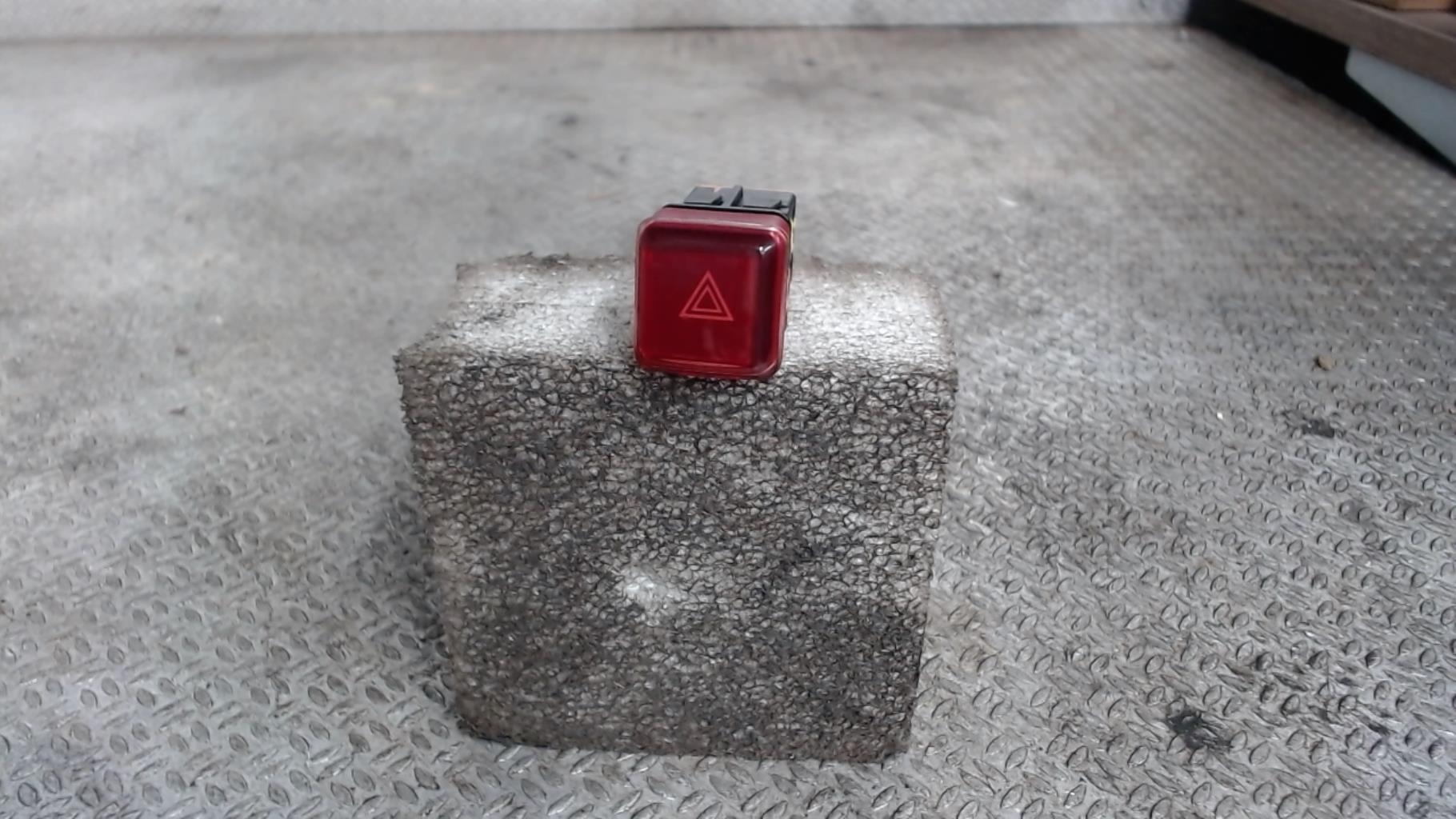 Bouton de warning CITROEN C3 PICASSO PHASE 1 Diesel - 1