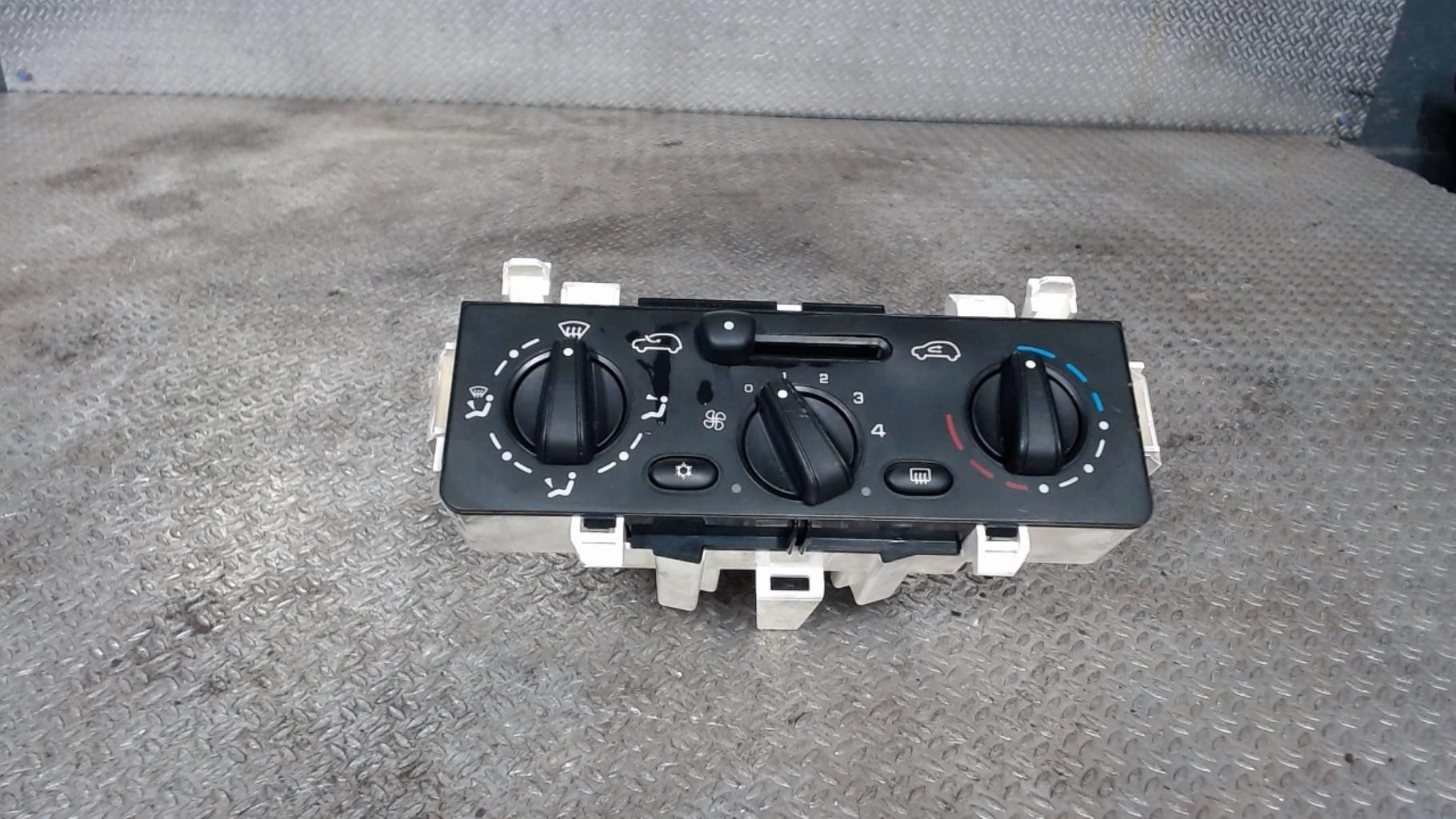 Commande chauffage CITROEN C3 1 PHASE 1 Essence - 1