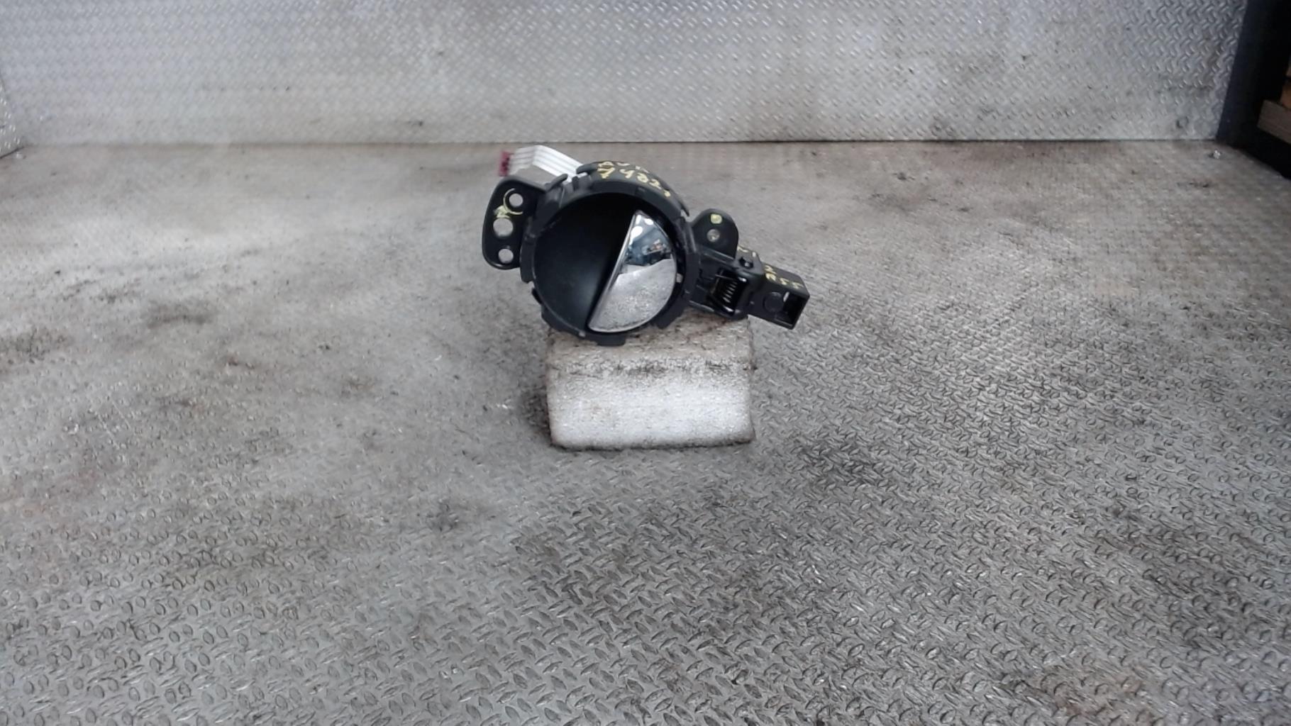 Poignee interieur avant droit MINI MINI 2 R55 CLUBMAN PHASE 1 BREAK Essence - 1