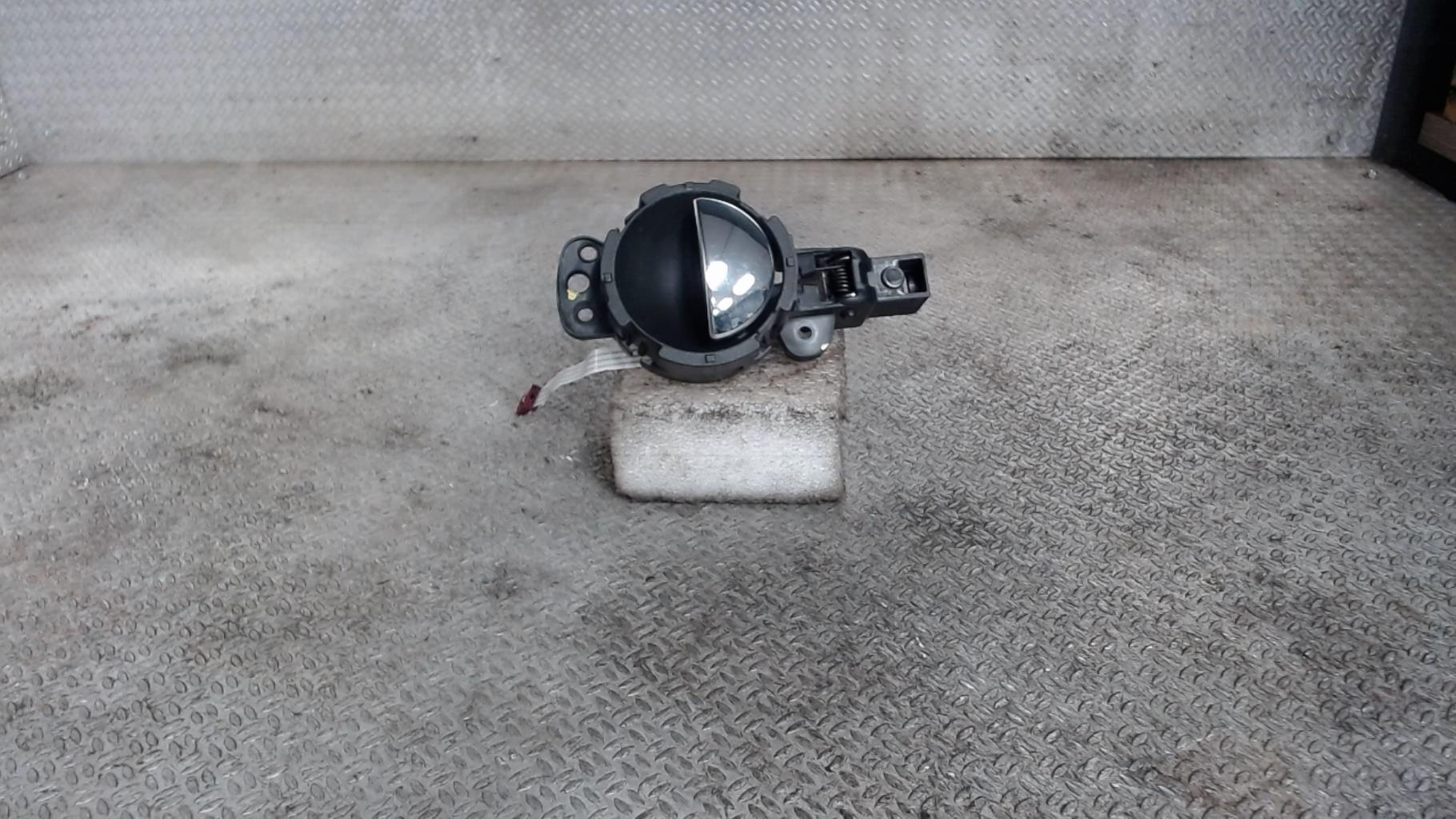 Poignee interieur avant gauche MINI MINI 2 R55 CLUBMAN PHASE 1 BREAK Essence - 1