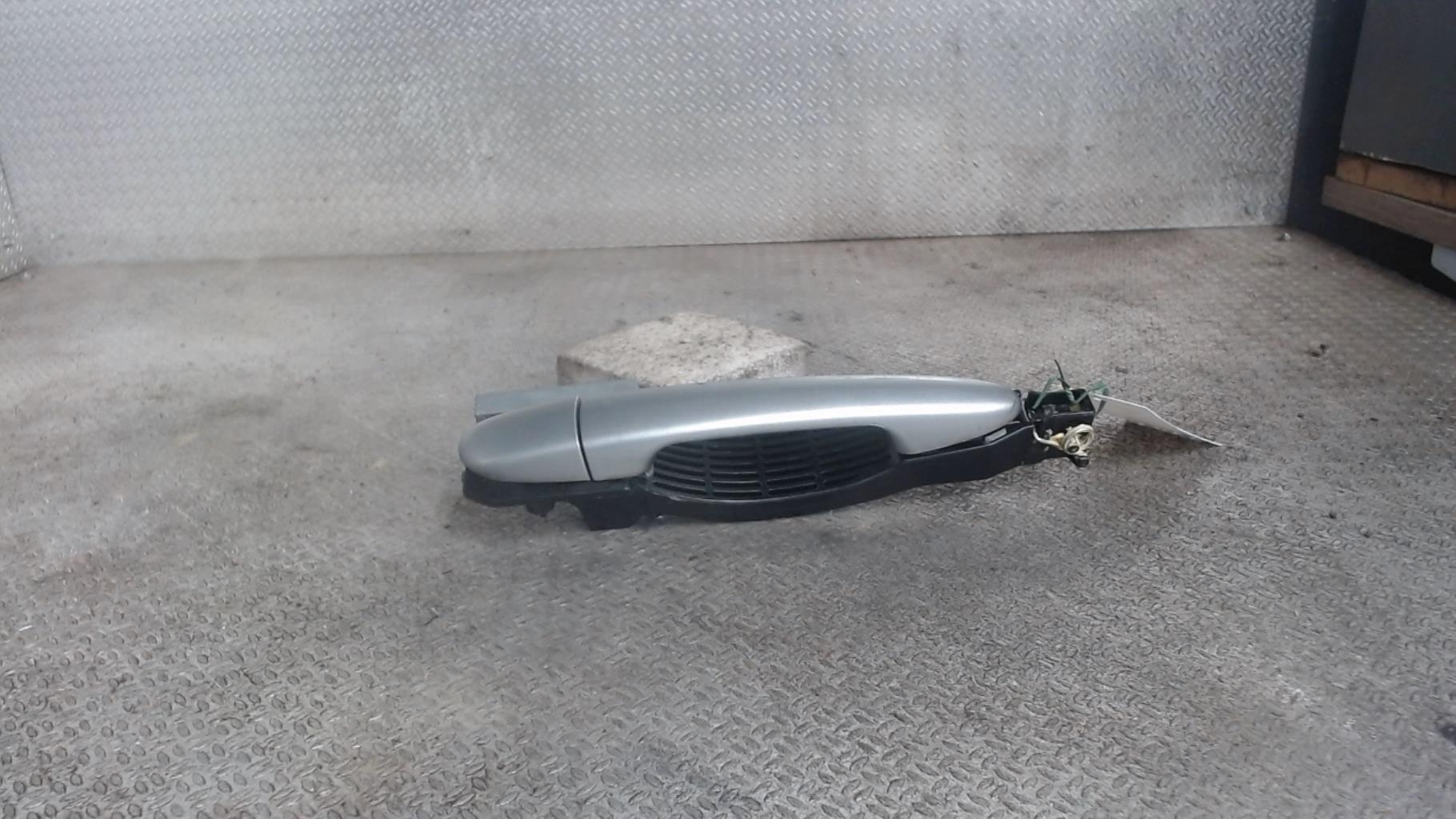 Poignee porte arriere droit MAZDA 2 3 PHASE 1 Essence - 1
