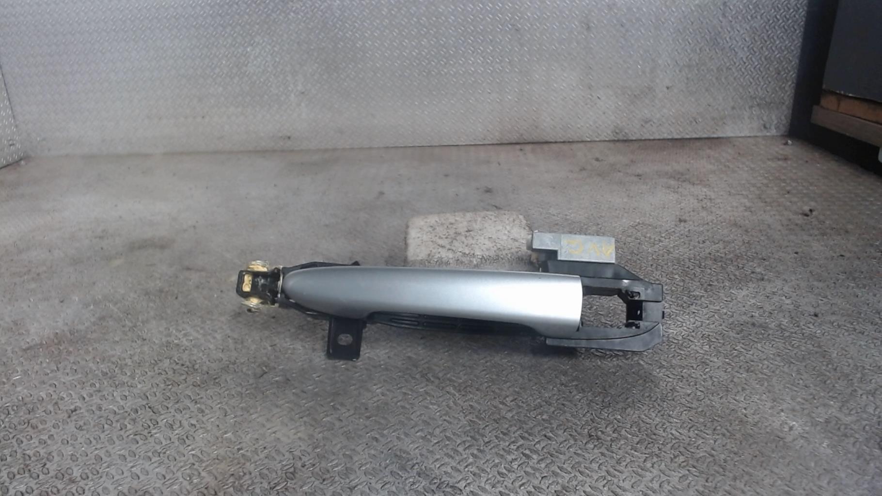 Poignee porte avant gauche MAZDA 2 3 PHASE 1 Essence - 1