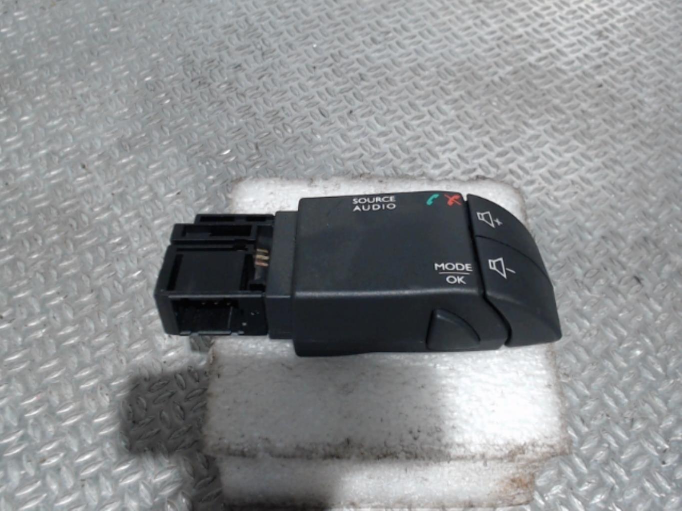 Commande autoradio RENAULT CAPTUR 1 Diesel - 1