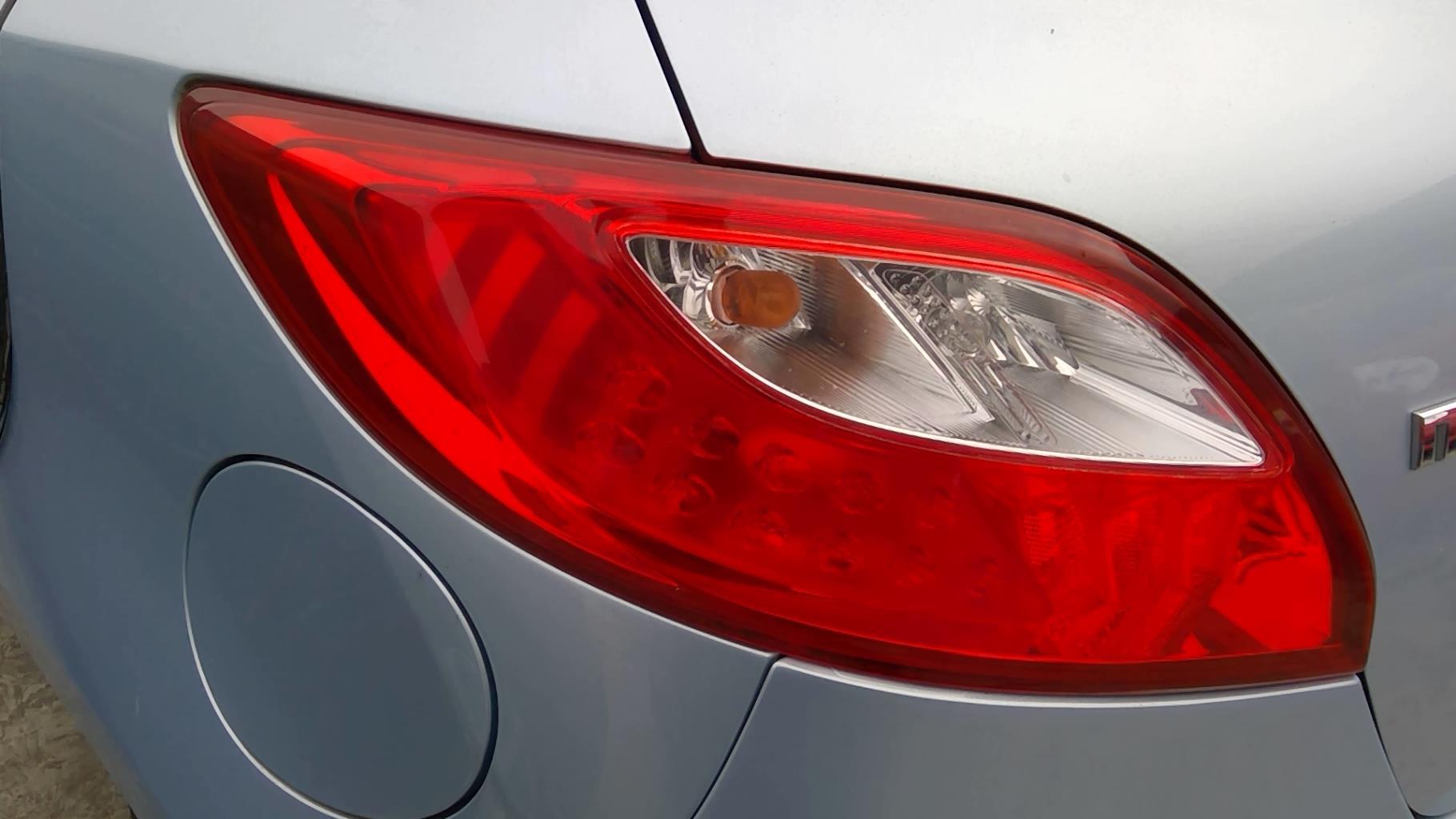 Feu arriere principal gauche (feux) MAZDA 2 2 PHASE 1 Essence - 1