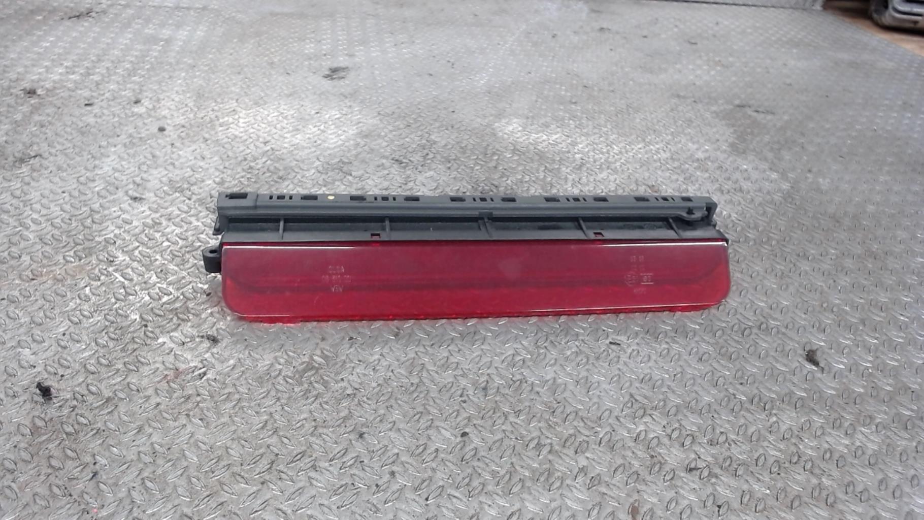 Feu arriere stop central FIAT PUNTO 2 PHASE 1 Essence - 1