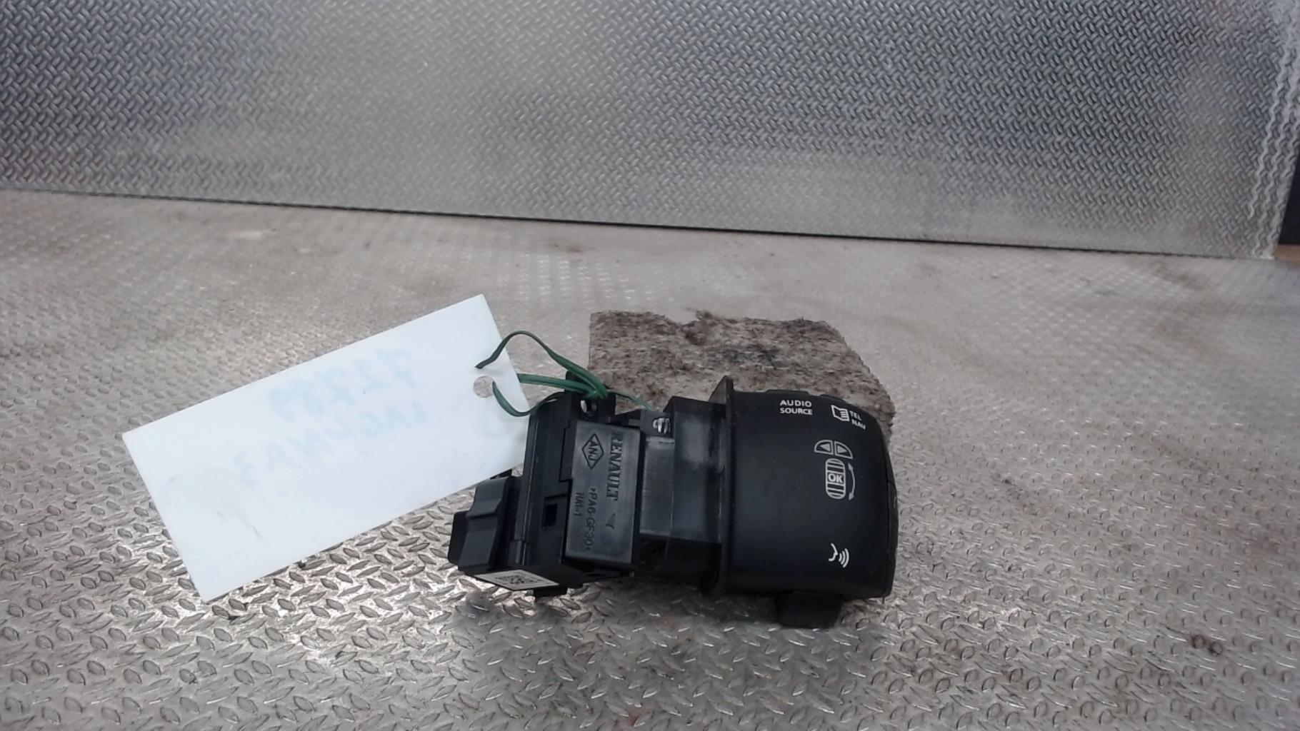 Commande autoradio RENAULT LAGUNA 3 PHASE 2 Diesel - 1